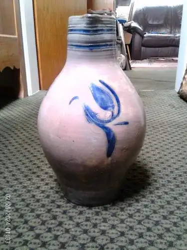 Westerwälder Keramik Kanne, Krug  bauchige Birnen Form 1800 - 1840 Ritzdekor ? H: 32cm