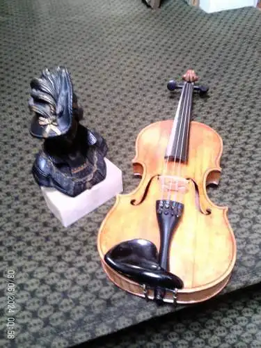 "3/4 Violine signiert Enel Pierre" Enel Pierre 1903 Lyon - ?   aus seiner Werkstätte in Neveau gefertigt 1945 , Enel Pierre war ein Meisterschüler seines Onkels Charles Pierre (1880 Paris 1954 ) in Paris ,