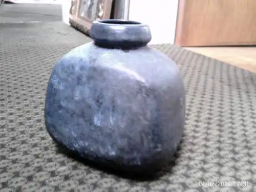 Ruscha seltene Keramik Vase Formnummer 814 Höhe ca 18 cm. Breite ca 19 cm. Tiefe ca 15,5 cm. mit bläuliche vulkanick Glasur.