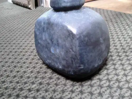 Ruscha seltene Keramik Vase Formnummer 814 Höhe ca 18 cm. Breite ca 19 cm. Tiefe ca 15,5 cm. mit bläuliche vulkanick Glasur.