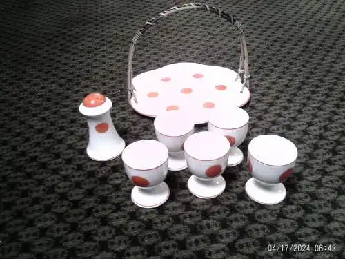 Thüringer Porzellan Set Eierbecher mit Tablett Art Deko ca 1930-40 bestehend aus : Tablett mit Basthenkel , 5 Eierbecher und 1 Salzstreuer 