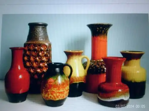 Jasba Kubistische Vase  Etikett 101-1125 Dekor Inka Gazelle  Mokka Braun Grün  1960/70 Höhe: 25 cm guter Zustand da nur Vitrine 