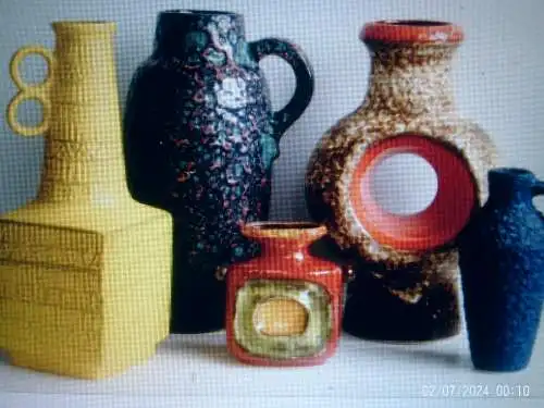 Jasba Kubistische Vase  Etikett 101-1125 Dekor Inka Gazelle  Mokka Braun Grün  1960/70 Höhe: 25 cm guter Zustand da nur Vitrine 