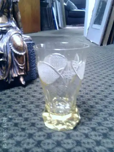 Biedermeier um 1880 Becherglas Zitrinfarben Kristallglas Wellenschliff Stand  10 Fach facetiert  Höhe : 13 cm 