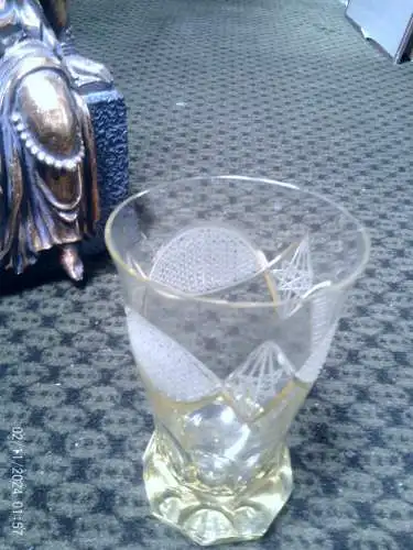 Biedermeier um 1880 Becherglas Zitrinfarben Kristallglas Wellenschliff Stand  10 Fach facetiert  Höhe : 13 cm 