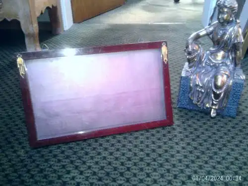 Jugendstil breiter Rahmen zum Aufstellen oder Hängen um 1900 Messing Aplikationen Masse: 22,5 cm X 36 cm  