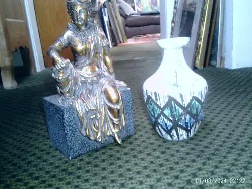 Rosemarie Gläser Designerin bei Strehla  hier hell dunkle Blautöne  Auflage Blüten Formnummer 1252 H:17,5 cm