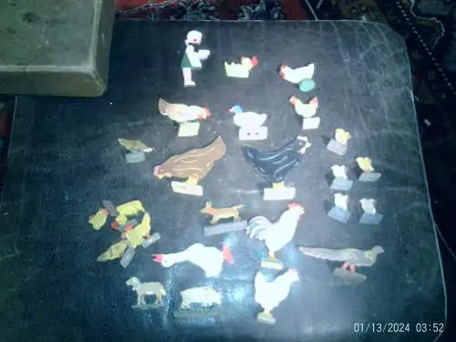 VEB Holz Spielzeuge Set Bauernhof 24 teile um 1940-50 ca 3 -8cm Höhe guter  Zustand !