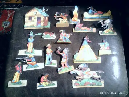 Pappfiguren von Mohikanern und Indianern, Zelt im Retro-Stil. 17 Teile zum Aufstellen 