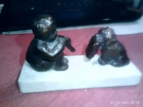 Art Deko Bronze Figurengruppe " Kind mit Flöte Hündchen hält die Noten " Marmor Sockel  masse: 12 x 4,5 x 8cm 