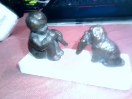 Art Deko Bronze Figurengruppe " Kind mit Flöte Hündchen hält die Noten " Marmor Sockel  masse: 12 x 4,5 x 8cm 