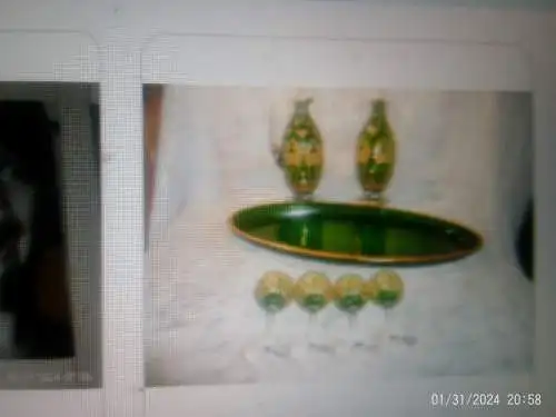 J. & L. Lobmeyr ,Ein Paar böhmische Karaffen 4 Likörgläser ovales Tablett aus grünem Kunstglas für4 Personen ca.1880 Otto Wagner Schule Wien