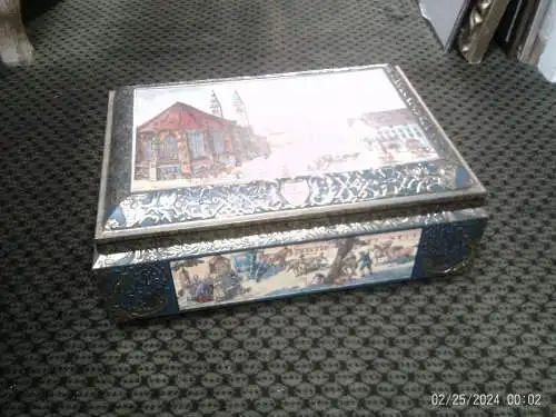 Geprägte gotische Ornamente Leder bezogene Schatulle für eine Reitpeitsche um 1960 wohl Frankreich