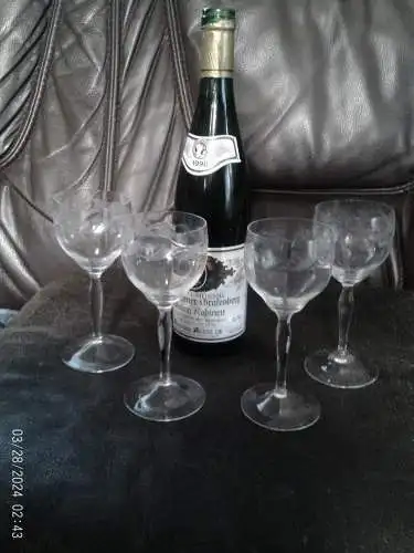 4 antike Jugendstil Weingläser um 1900 Kuppa mehrfach facettiert un mit Blätterranken Dekor fein geschliffen !