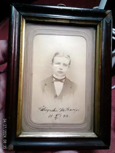 "Victor Wiegrabe. Identifiziert als Assessor aus Neuhof. " originale Rahmung  datiert 1892 Mitglied des Corps Saxonia Göttingen 