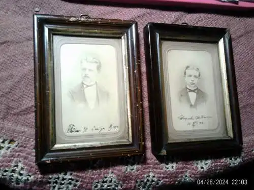 2 Mitglied des Corps Saxonia Göttingen "O. Clodius. Identifiziert als Staatsanwalt in Lissa (Posen)" + "Victor Wiegrabe. Identifiziert als Assessor aus Neuhof. " originale Rahmung  datiert 1872+1892 