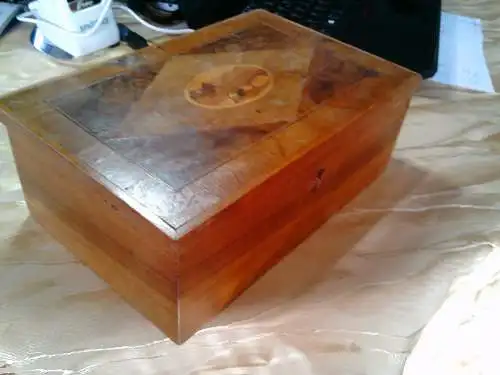 Paar Greifen Intarsien kleine Schatulle für Zigaretten Italien Art Deko ca 1930-40