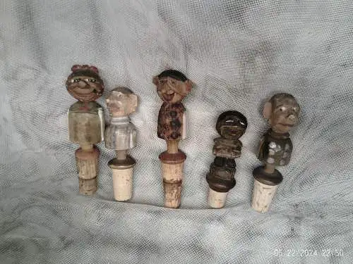  5 Sammlerstücke hier: Grödnertal Meran mus. Flaschenkorken "Grieskram2"Meister..... "F. InsamVinatzer"1925-30