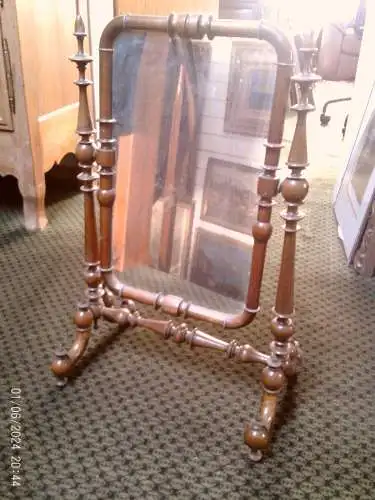 "Wunderschöner, antiker Schwenkspiegel aus der Zeit des Historismus (um 1890). Diese sogenannte 'Psyche' besticht durch aufwendig gedrechselte Säulen und ist voll funktionsfähig. 