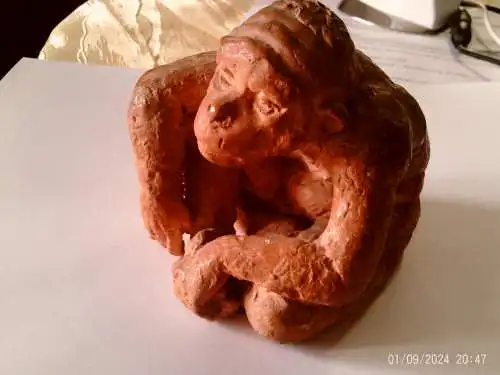 Antike Emmanuel Samson 1860–1926 Paris  "Affenfigur" signiert um 1910, Impressionistische Terrakotta Skulptur Schimpanse, Französischer Tierbildhauer Unikat  Schüler des berühmten Jean-Léon Gérôme