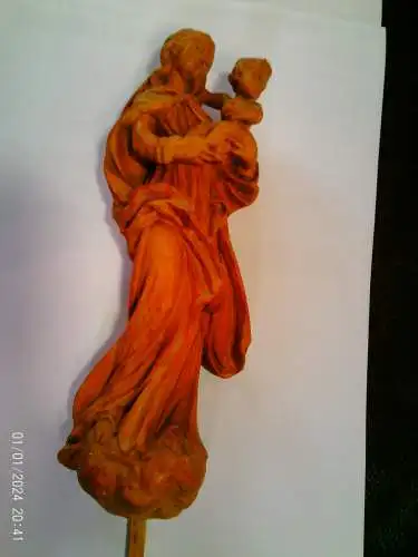 Museumswürdige Madonna mit Kind aus Obstholz aus dem 18. Jahrhundert, Augsburger Schule – Umkreis von Ignaz Ingerl, Meisterhafte Kabinettschnitzerei, um 1780, Provenienz.