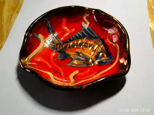 Mikael Le Bleis 1951 geb " Fish Motif Sgraffito"um 1980 " Vertreter der "Nouvelle Céramique" in Frankreich ,Tradition der expressiven, haptischen Glasuren fort, wie sie in der Blütezeit von Vallauris (nach Picasso)