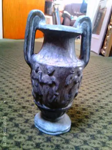 Keramik vase in Schieferfarben H: 18,5 cm „AMPHORA“   der Firma Riessner, Stellmacher & Kessel (RSt&K) . um 1895-1905 Entwürfen von Eduard Stellmacher oder Paul Dachsel 