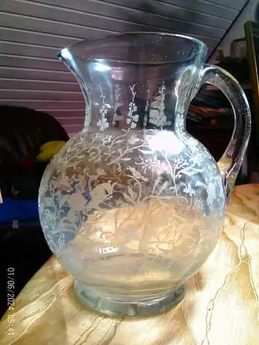 Antike Jagd-Henkelkanne (Biedermeier) um 1840 Mundgeblasener Glaskrug mit handgestochener Radgravur.