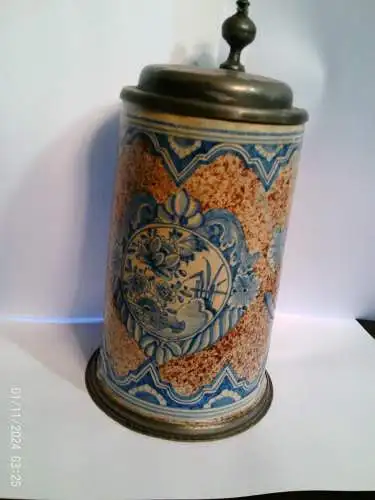 Musealer seltener Fayence-Walzenkrug, Thüringen (Erfurt/Dorotheenthal), um 1740 – Provenienz Weingut Katzer