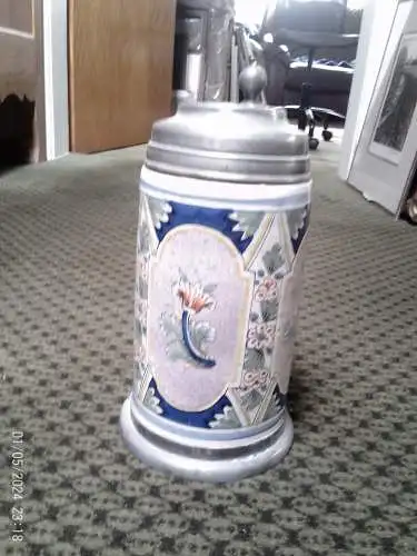 Spätbarock Pilasterkrug ~1760. H: 27cm. Handgedrehter Zinnfuß u. Zinndeckel mit herstellungstypischen Guss- und Bearbeitungsspuren. Top.