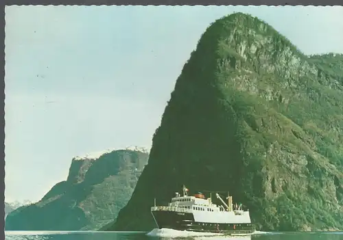 Der Naeroyfjord. Der Felsen Beitelen auf der Fahrt Fläm-Gudvangen-Kaupanger.