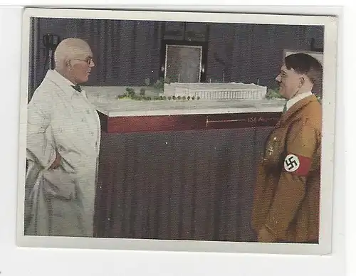 Sammelbild. Der Staat der Arbeit und des Friedens, Folge II, Bild 209: Prof. Troosterläutert dem Führer den Neubau des der Deutschen Kunst in München