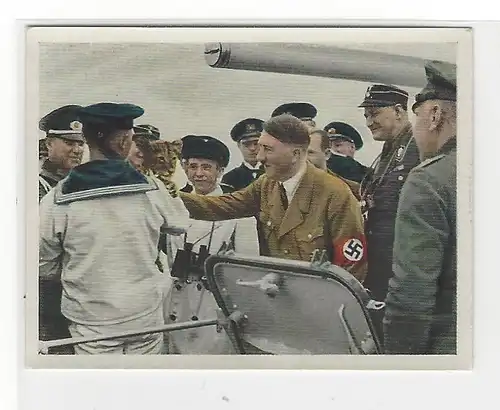Sammelbild. Der Staat der Arbeit und des Friedens, Folge II, Bild 288: Adolf Hitler mit dem Mascotte des Kreuzers Leipzig