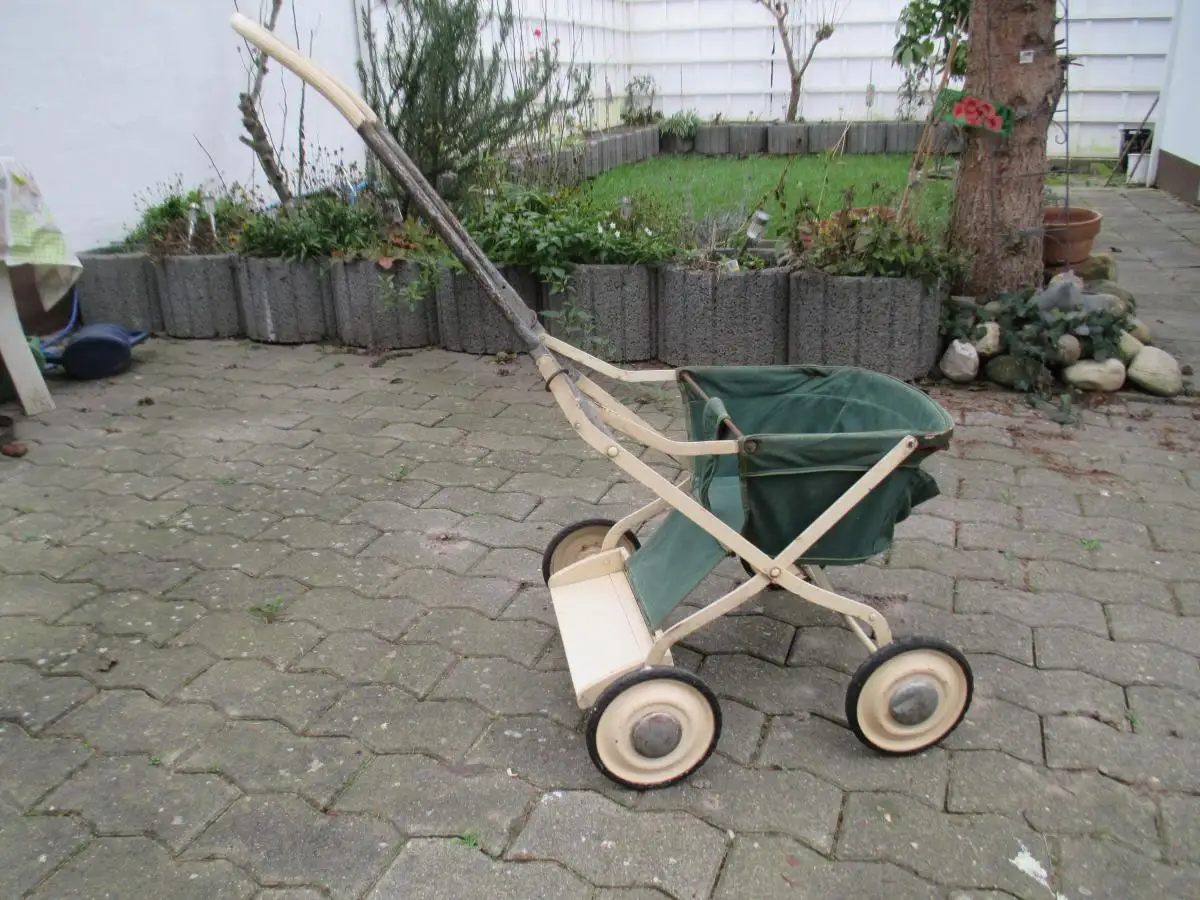 Antiker Kinderwagen, alter Kinderwagen, offener Kinderwagen, Kinderwagen Sommer, Vintage Kinderwagen, Dekostück, Sammlerobjekt, 50er Jahre, 40er Jahre,  1