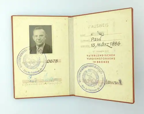 #e2706 VVO Bronze Ausweis mit Urkunde und orig. Unterschrift W.Pieck, 1955 verl.