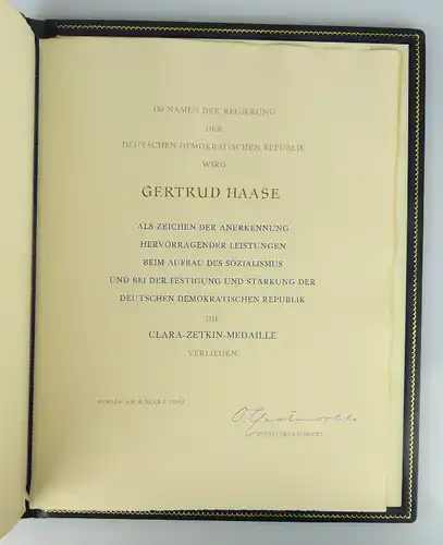 Clara Zetkin Medaille in 900 Ag Silber im Etui + Urkunde verliehen 1960