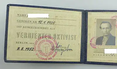 Ausweis / Trägerausweis: Verdienter Aktivist 1952 ausgestellt, Orden3125
