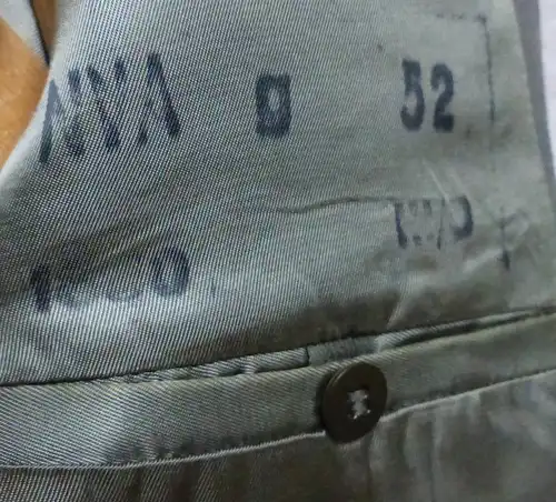 Uniform Hauptmann der LSK DDR mit Fallschirmspringer Abzeichen & Klassifizierung
