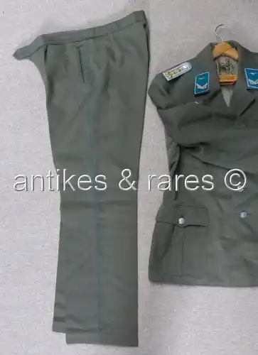 Uniform Hauptmann der LSK DDR mit Fallschirmspringer Abzeichen & Klassifizierung
