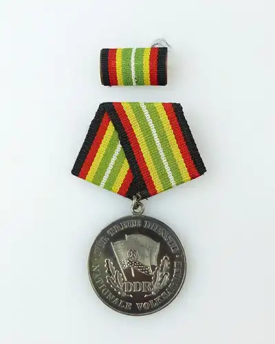 #e7484 DDR Medaille für treue Dienste NVA vgl. Band I Nr. 150 e Punze 8 1964-66
