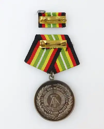 #e7484 DDR Medaille für treue Dienste NVA vgl. Band I Nr. 150 e Punze 8 1964-66