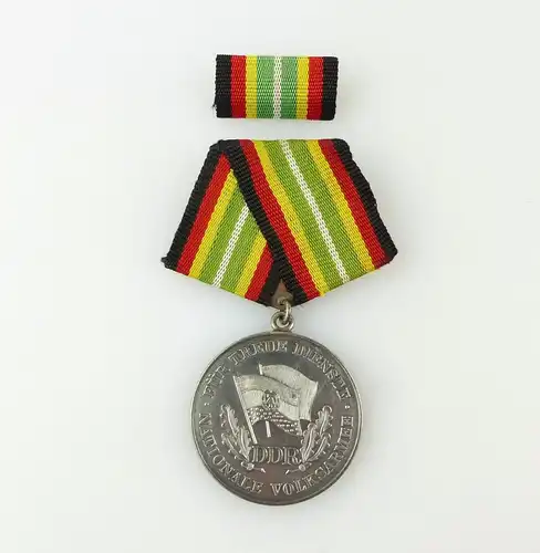 #e7480 DDR Medaille für treue Dienste NVA vgl. Band I Nr. 150 e Punze 7 1964-66