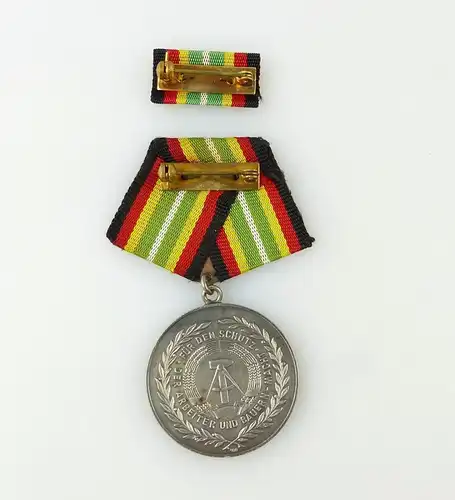 #e7480 DDR Medaille für treue Dienste NVA vgl. Band I Nr. 150 e Punze 7 1964-66