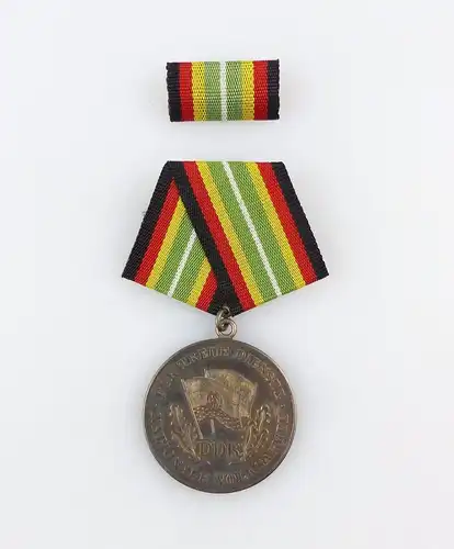 #e7478 DDR Medaille für treue Dienste NVA vgl. Band I Nr. 150 e Punze 8 1964-66