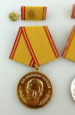 3 Medaillen Für Kampfverdienst Dr. Richard Sorge Medaille in Gold