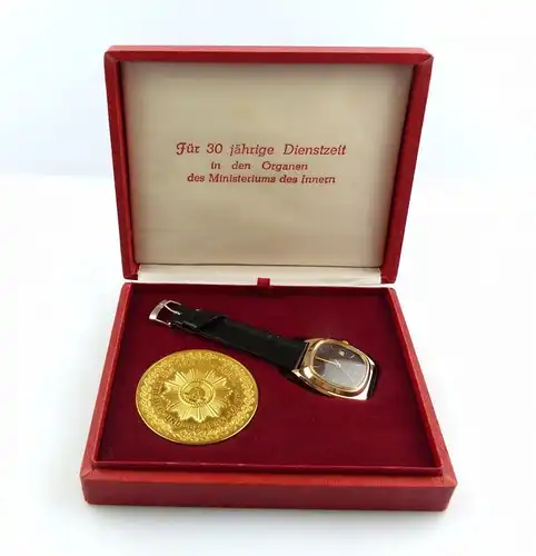 #e7777 Ehrengabe Ruhla Quarz Armbanduhr & Medaille für 30 jährige Dienstzeit MdI