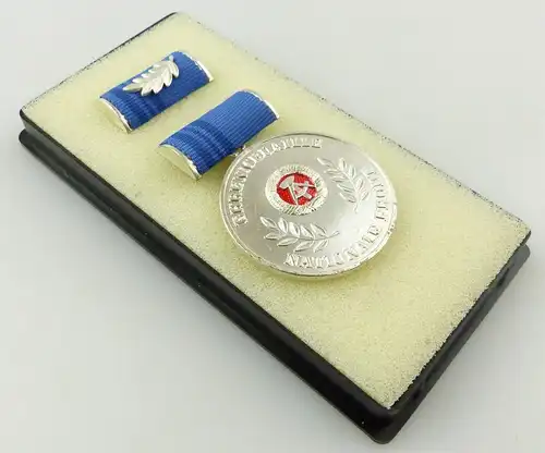 Ehrenmedaille Nationale Front DDR silberfarben, Orden3362