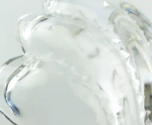 #e8233 Sehr dekorative Glasschale mit aufgelegtem 800 Silber am Griff Muschel
