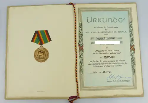 Medaille treue Dienste NVA in 900 Silber mit Urkunde 1961 verliehen, Orden1248