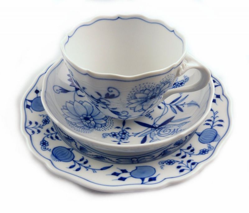 e8578 Meissen Zwiebelmuster Kaffeegedeck 3-teilig: Teller, Tasse ... e8578 Meissen Zwiebelmuster Kaffeegedeck 3-teilig: Teller, Tasse ...